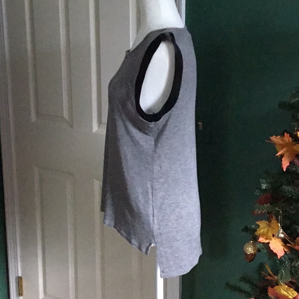 Gray Tank with faux leather trim - Picture 5 of 5